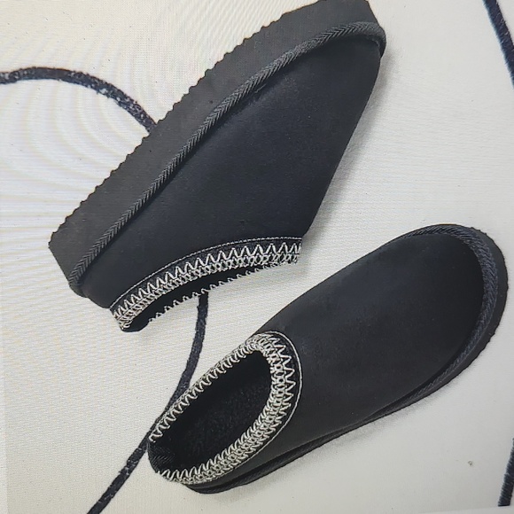 Shoes - NWT PLUSH LINED SLIPPERS INDOOR/OUTDOOR